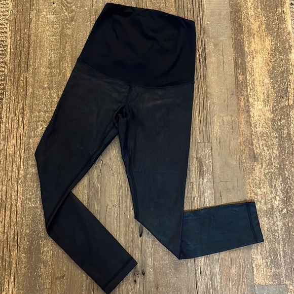 Ingrid + Isabel Maternity Active Leggings - Picture 1 of 8